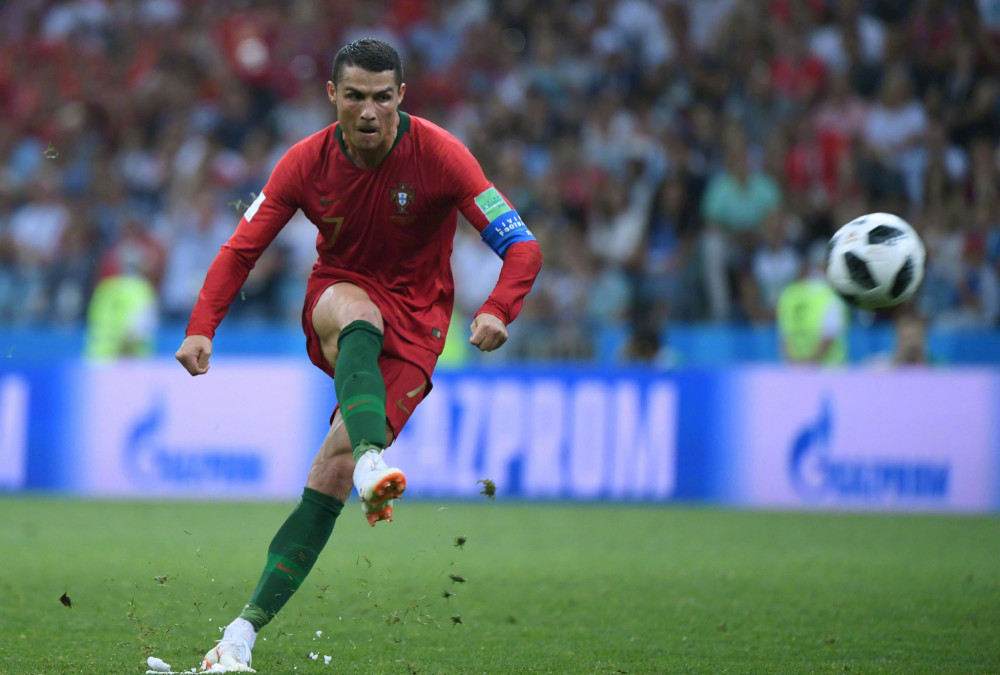  姆巴佩帽子戏法建功，大巴黎客场轻取对手巩固榜首位置