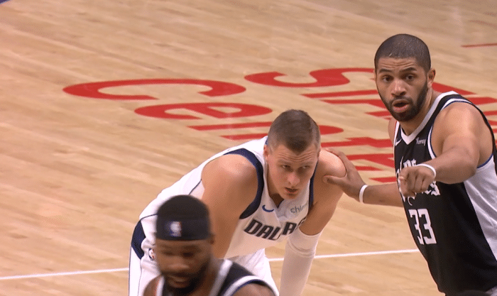  东契奇超神发挥独砍45分，独行侠终结勇士连胜  